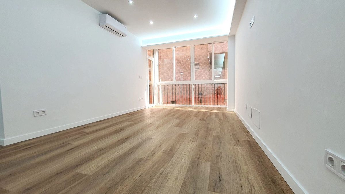 Middle Floor Apartment in Fuengirola, Costa del Sol – 3 beds – 325000 € - photo 3 of 16