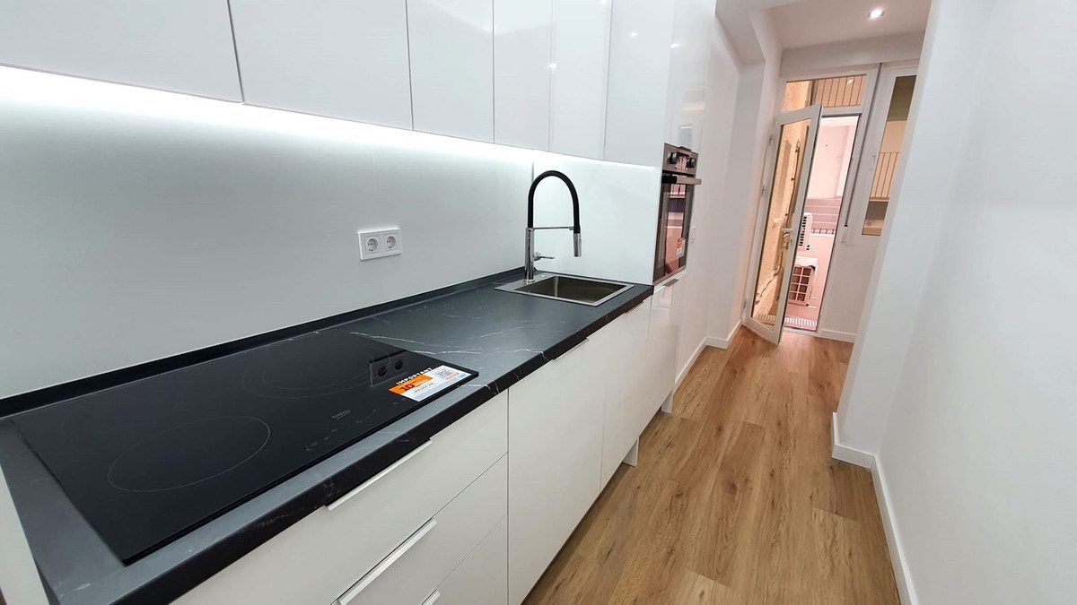 Middle Floor Apartment in Fuengirola, Costa del Sol – 3 beds – 325000 € - photo 4 of 16