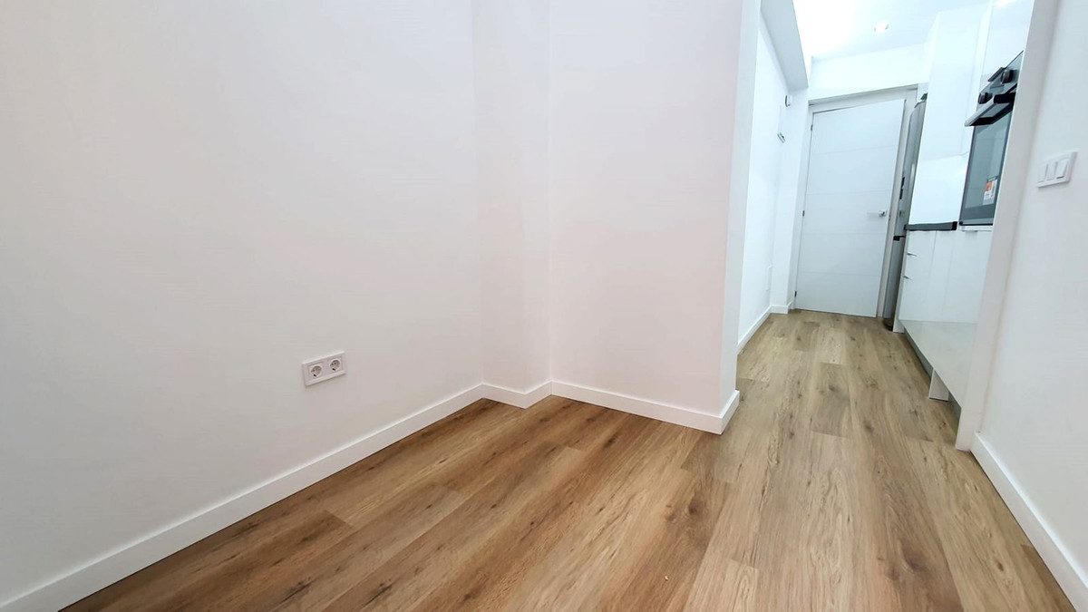 Middle Floor Apartment in Fuengirola, Costa del Sol – 3 beds – 325000 € - photo 7 of 16