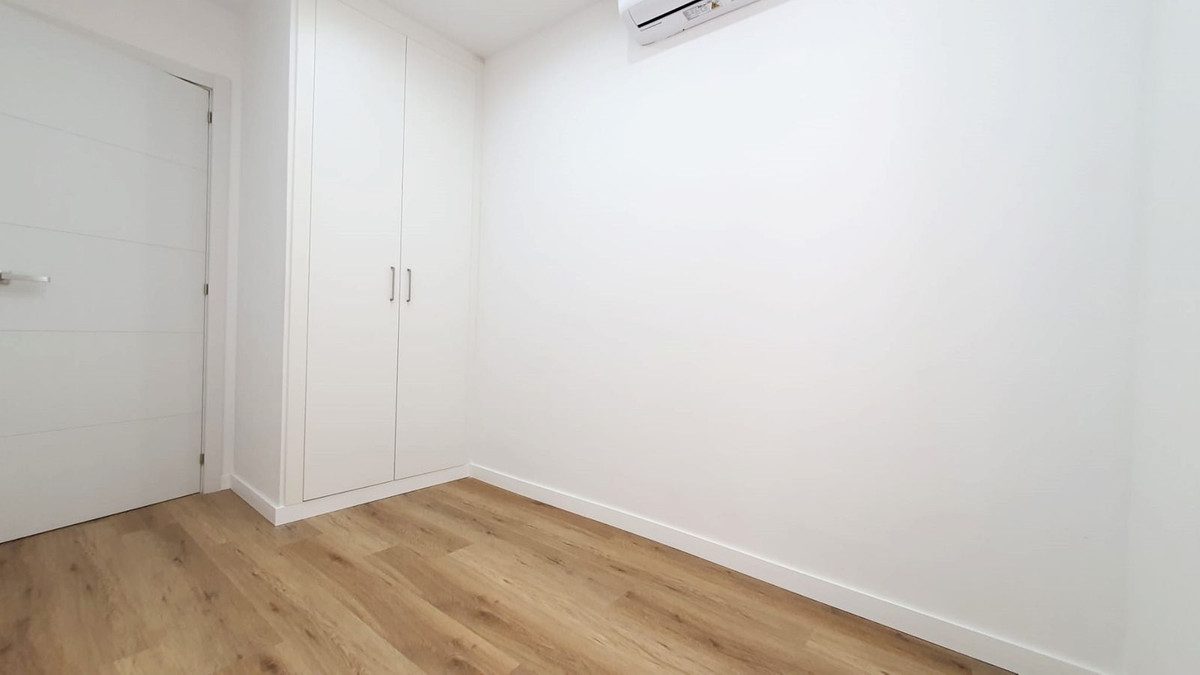 Middle Floor Apartment in Fuengirola, Costa del Sol – 3 beds – 325000 € - photo 8 of 16