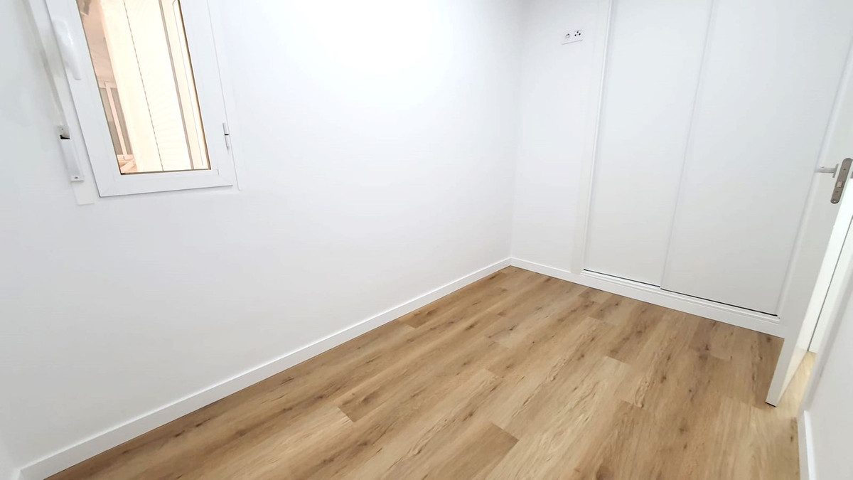 Middle Floor Apartment in Fuengirola, Costa del Sol – 3 beds – 325000 € - photo 9 of 16