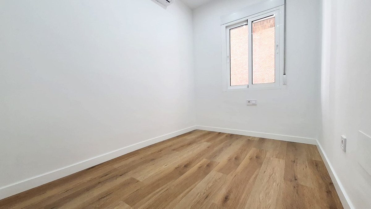 Middle Floor Apartment in Fuengirola, Costa del Sol – 3 beds – 325000 € - photo 11 of 16