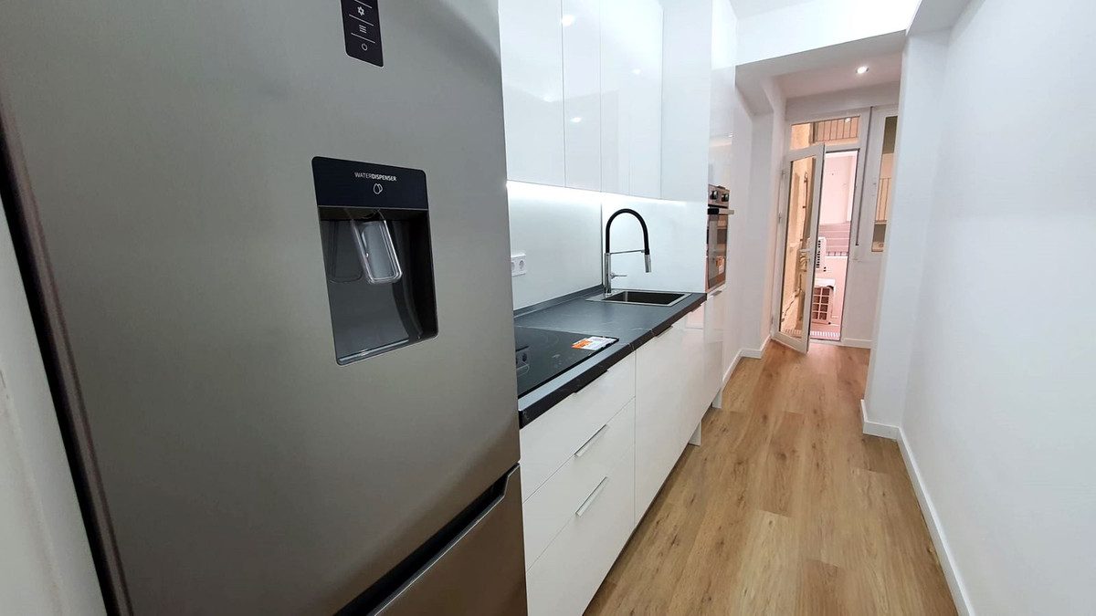 Middle Floor Apartment in Fuengirola, Costa del Sol – 3 beds – 325000 € - photo 14 of 16