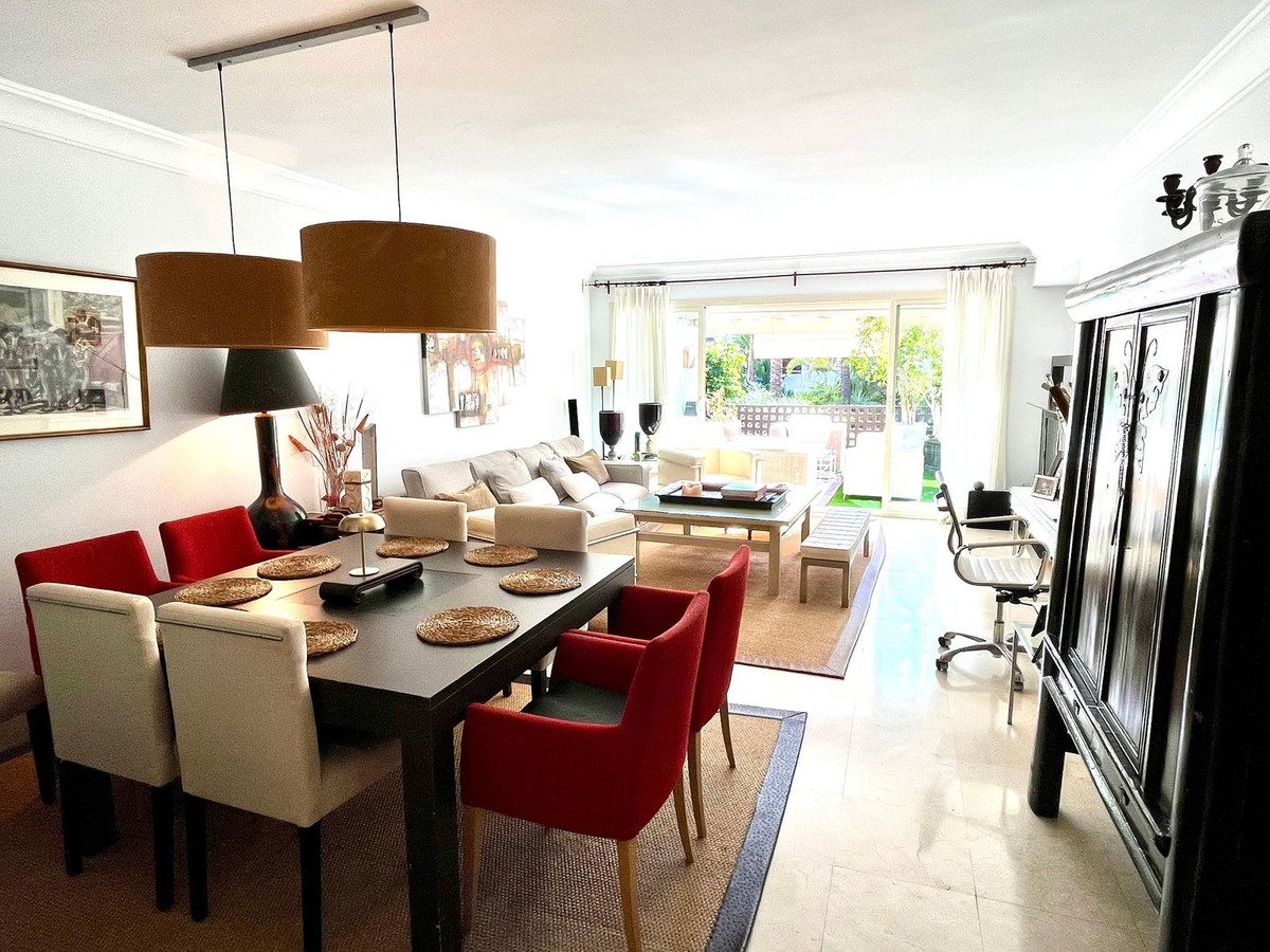 Middle Floor Apartment in Marbella, Costa del Sol – 3 beds – 699000 € - photo 8 of 27