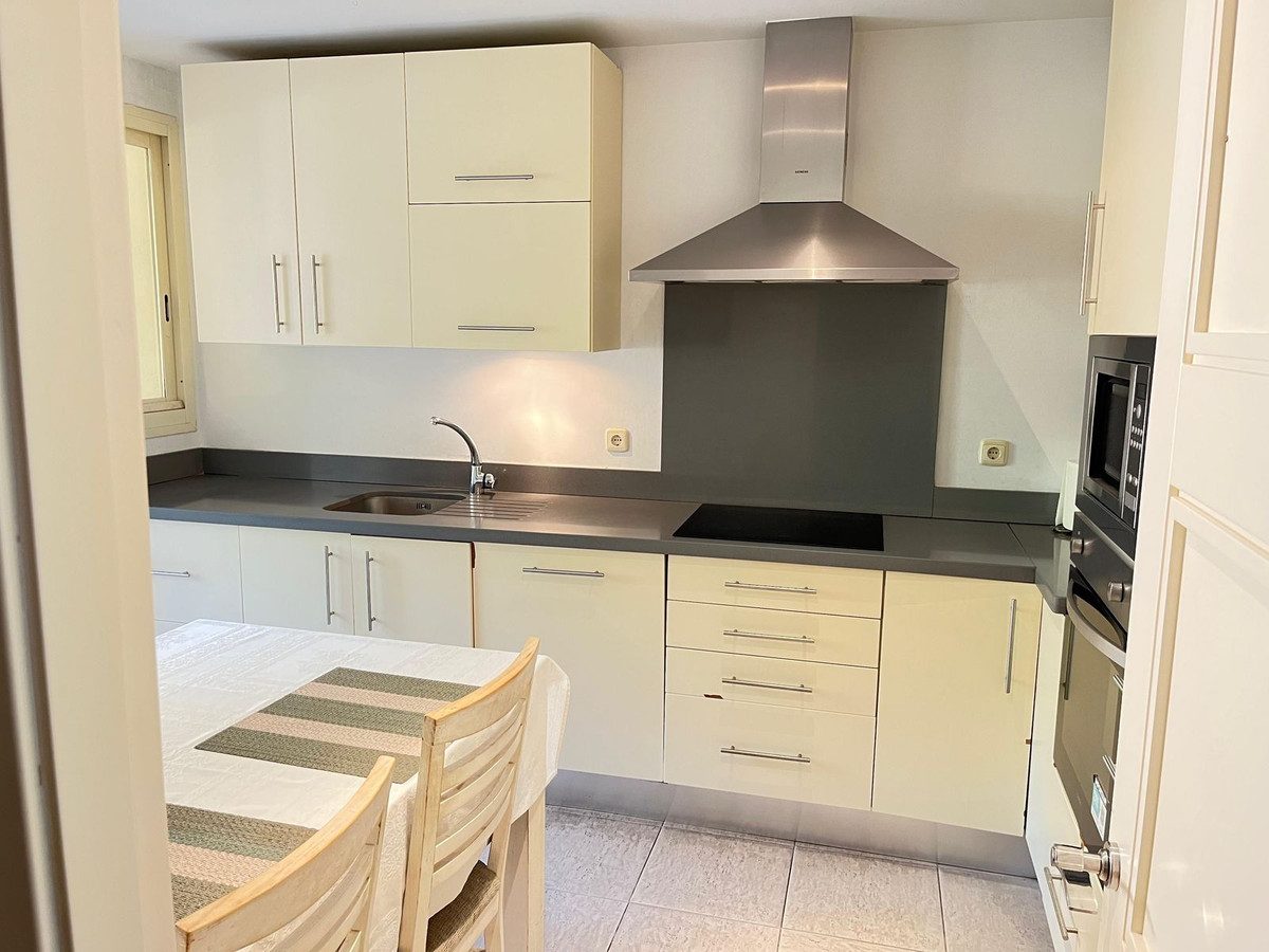 Middle Floor Apartment in Marbella, Costa del Sol – 3 beds – 699000 € - photo 13 of 27