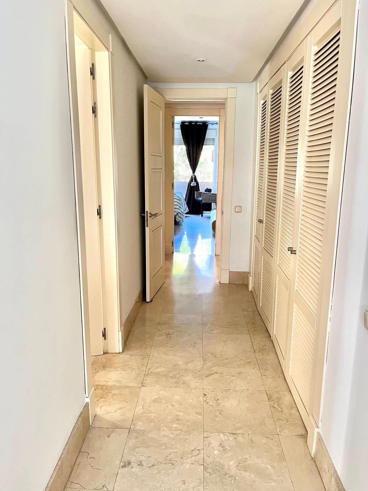 Middle Floor Apartment in Marbella, Costa del Sol – 3 beds – 699000 € - photo 16 of 27