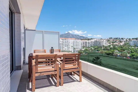 Middle Floor Apartment in Marbella, Costa del Sol – 2 beds – 399000 € - photo 5 of 19