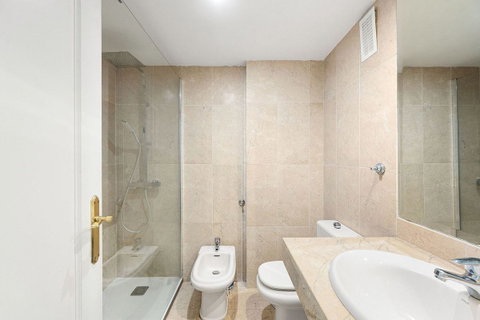 Middle Floor Apartment in Marbella, Costa del Sol – 2 beds – 475000 € - photo 12 of 29