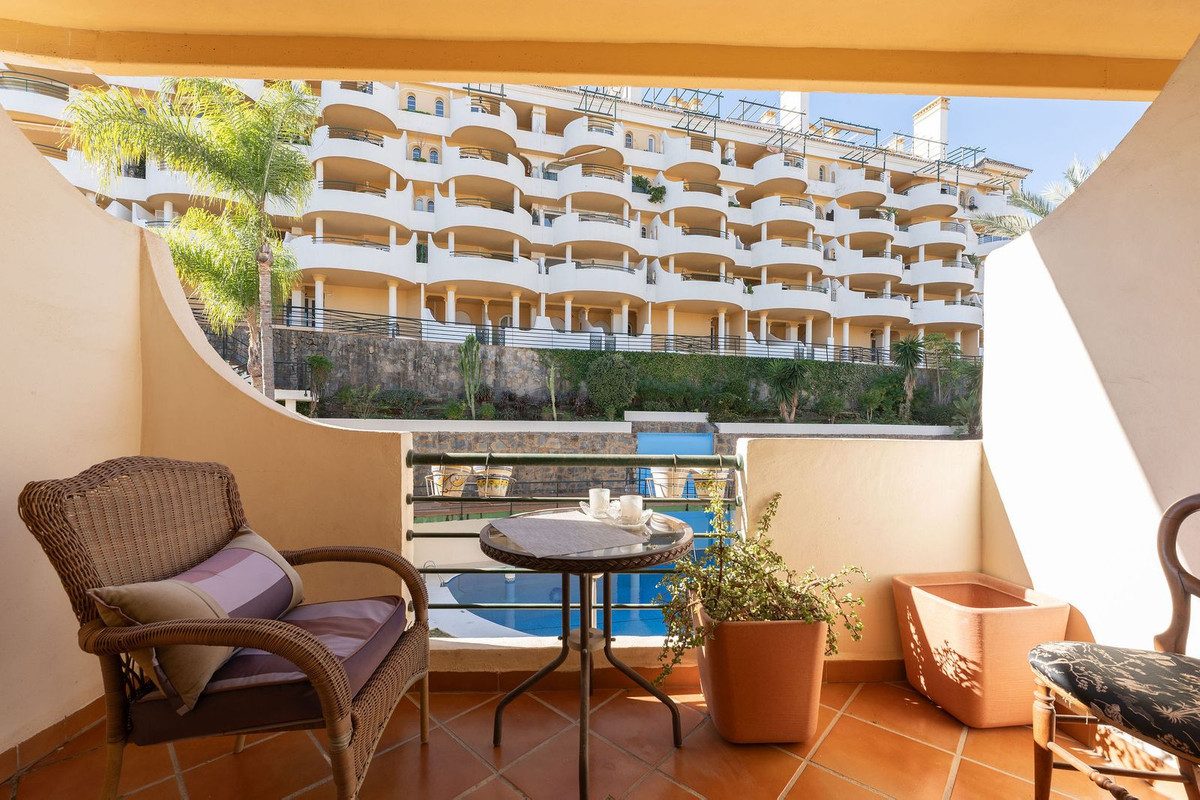 Middle Floor Apartment in Marbella, Costa del Sol – 2 beds – 475000 € - photo 13 of 29