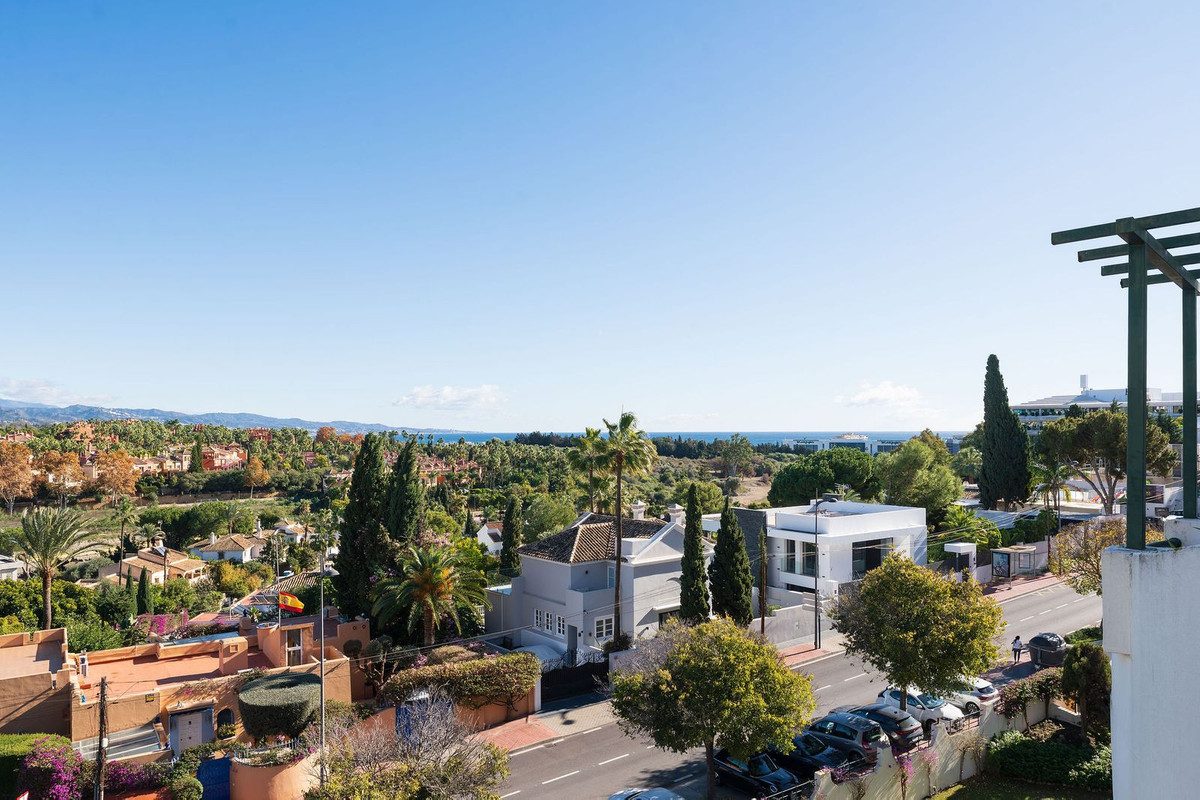 Middle Floor Apartment in Marbella, Costa del Sol – 2 beds – 475000 € - photo 16 of 29