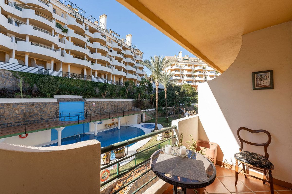 Middle Floor Apartment in Marbella, Costa del Sol – 2 beds – 475000 € - photo 17 of 29