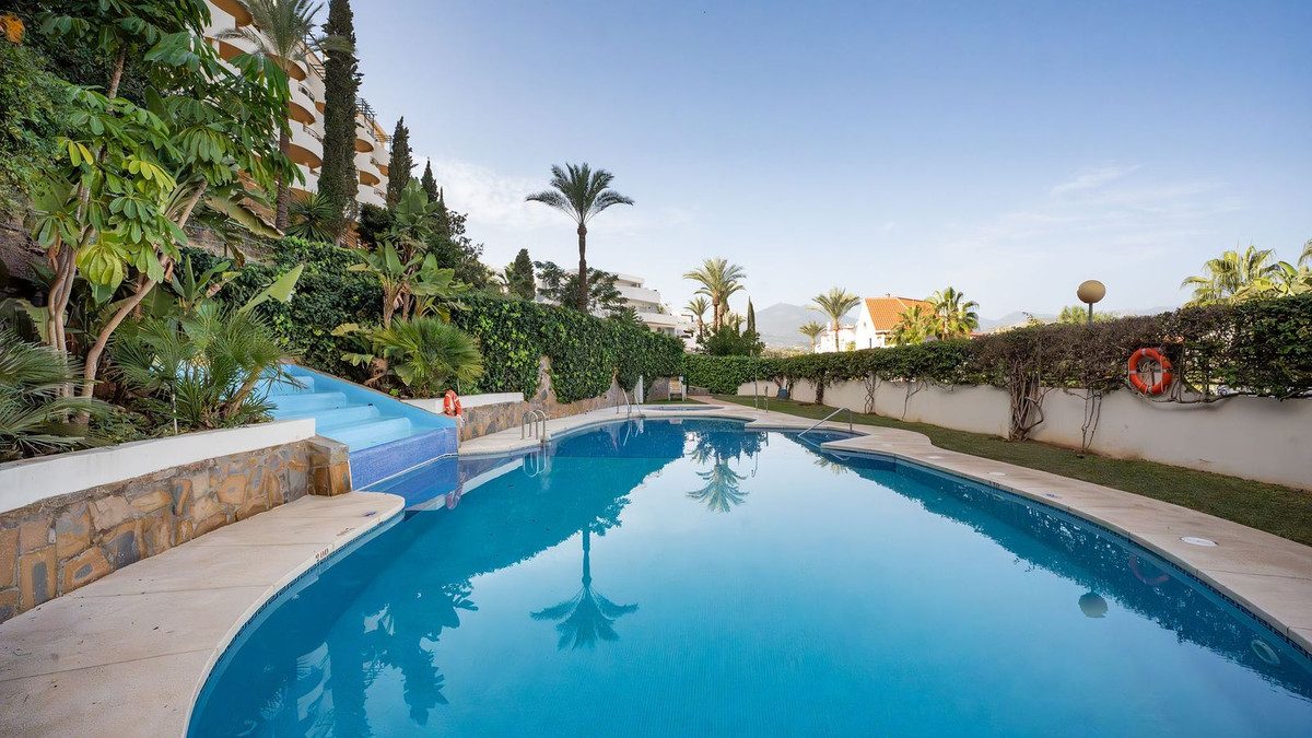 Middle Floor Apartment in Marbella, Costa del Sol – 2 beds – 475000 € - photo 20 of 29