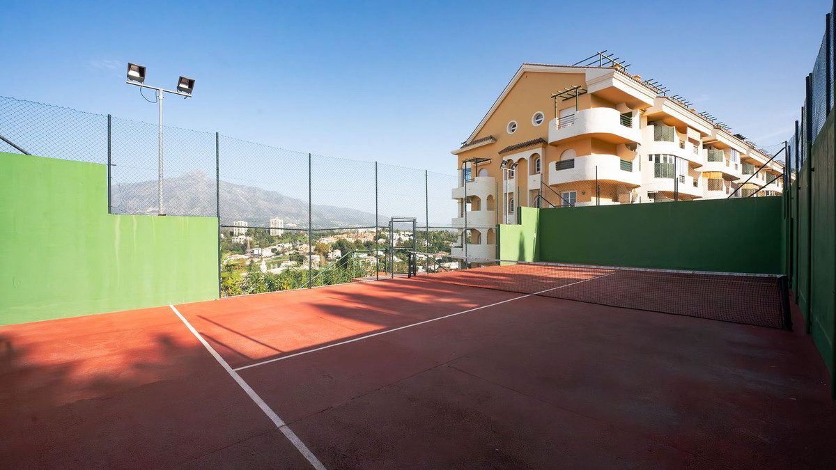 Middle Floor Apartment in Marbella, Costa del Sol – 2 beds – 475000 € - photo 23 of 29