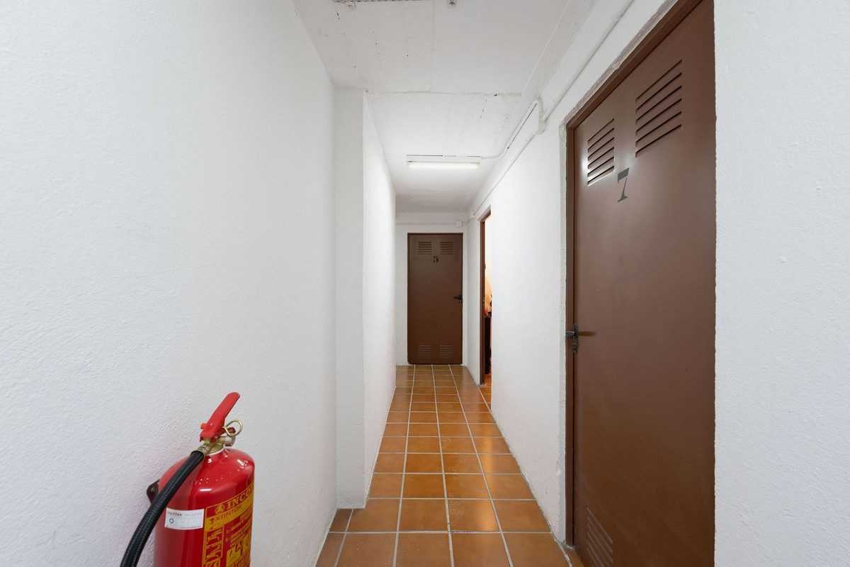 Middle Floor Apartment in Marbella, Costa del Sol – 2 beds – 475000 € - photo 24 of 29