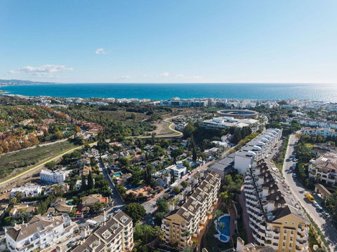 Middle Floor Apartment in Marbella, Costa del Sol – 2 beds – 475000 € - photo 26 of 29