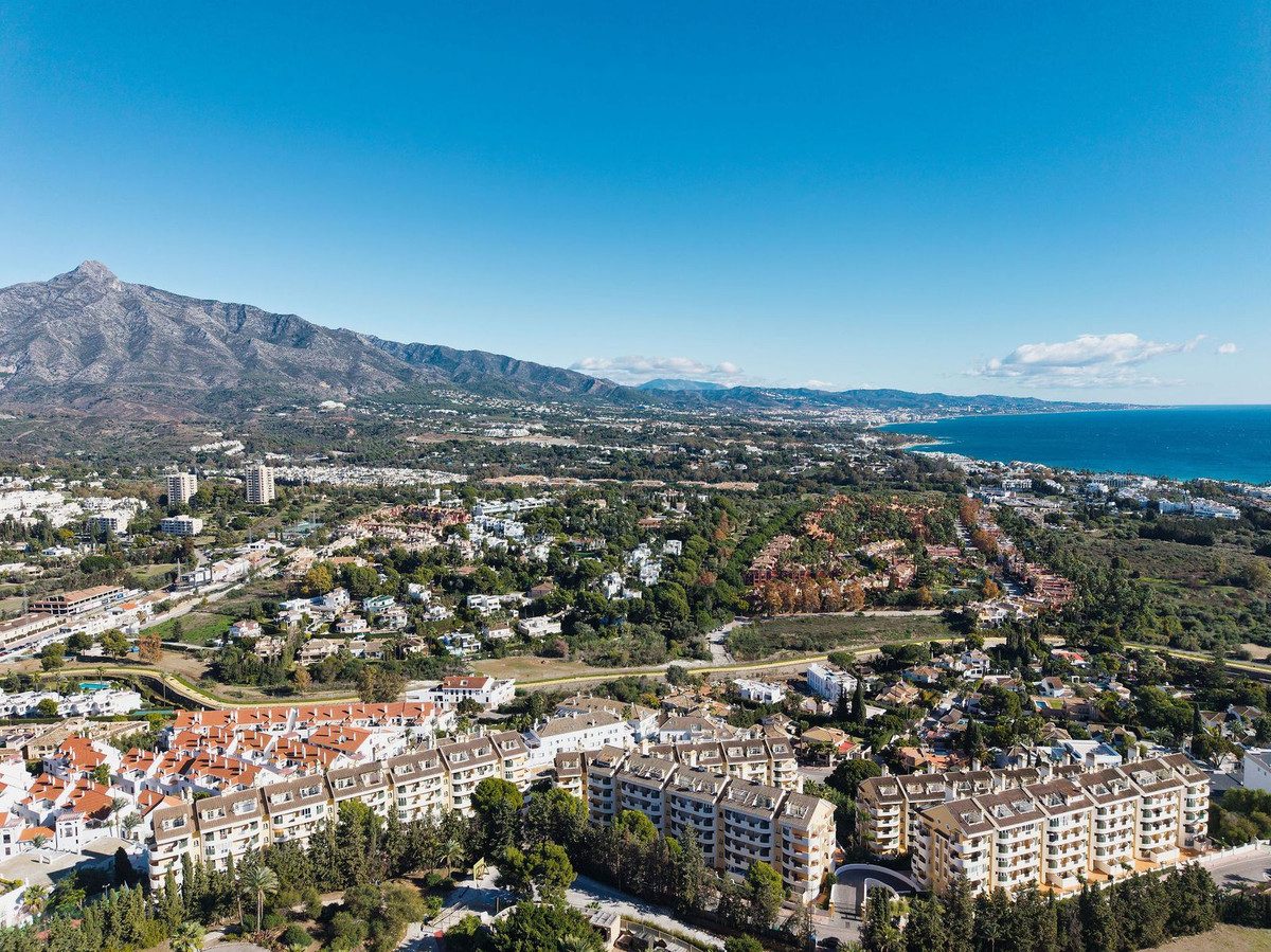 Middle Floor Apartment in Marbella, Costa del Sol – 2 beds – 475000 € - photo 27 of 29