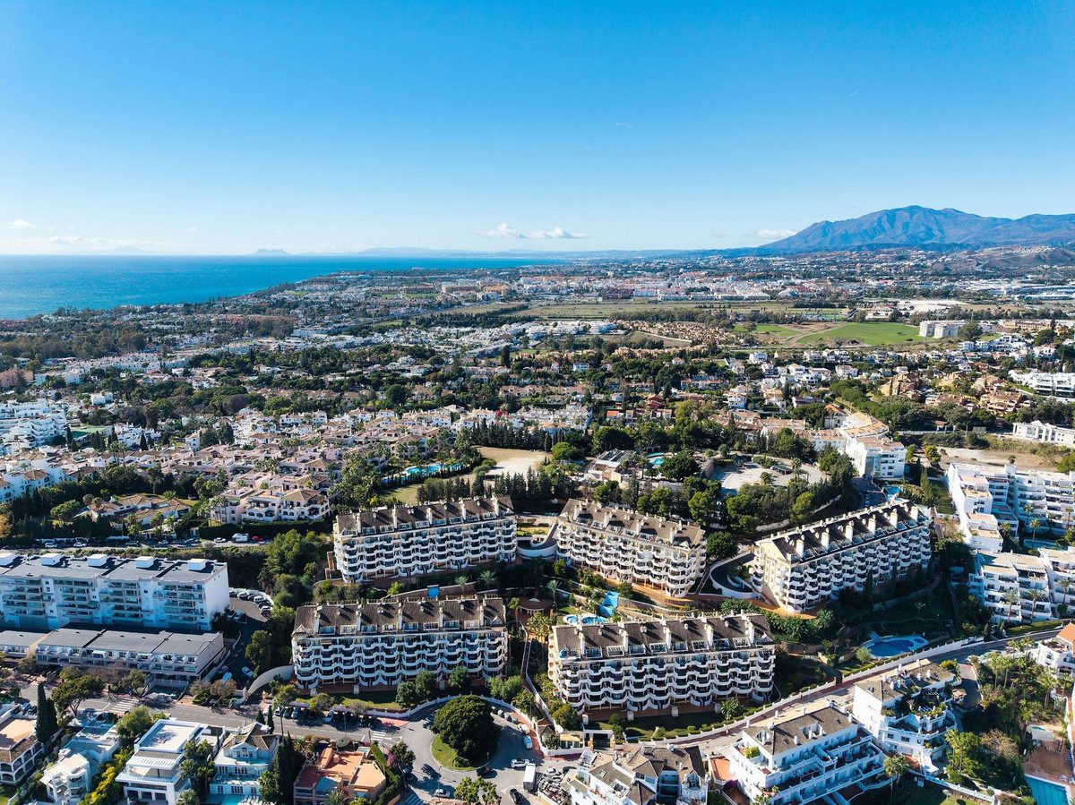 Middle Floor Apartment in Marbella, Costa del Sol – 2 beds – 475000 € - photo 28 of 29