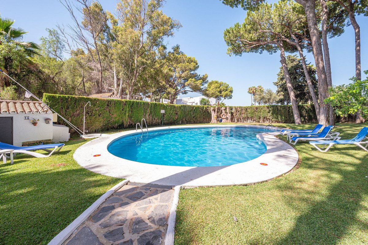 Middle Floor Apartment in Marbella, Costa del Sol – 2 beds – 499000 € - photo 3 of 33
