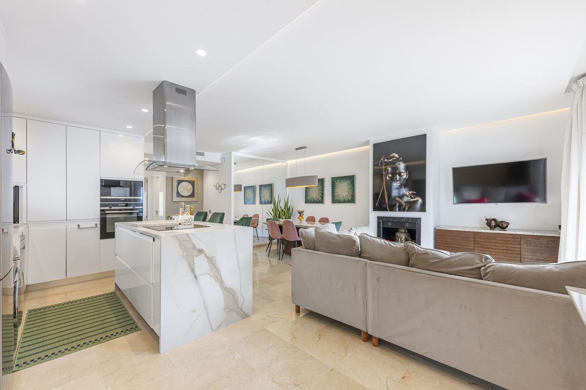 Middle Floor Apartment in Marbella, Costa del Sol – 2 beds – 499000 € - photo 6 of 33