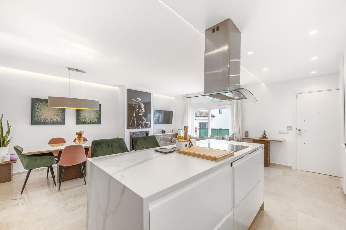 Middle Floor Apartment in Marbella, Costa del Sol – 2 beds – 499000 € - photo 7 of 33