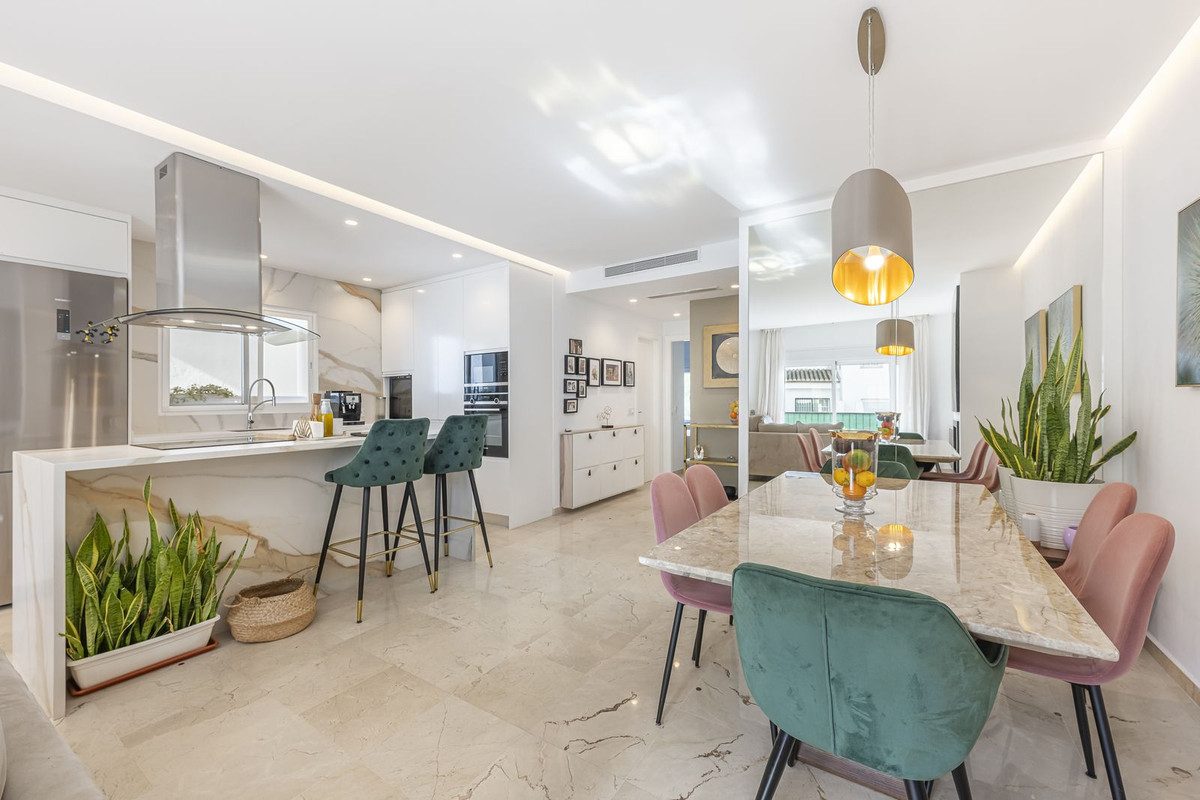 Middle Floor Apartment in Marbella, Costa del Sol – 2 beds – 499000 € - photo 10 of 33