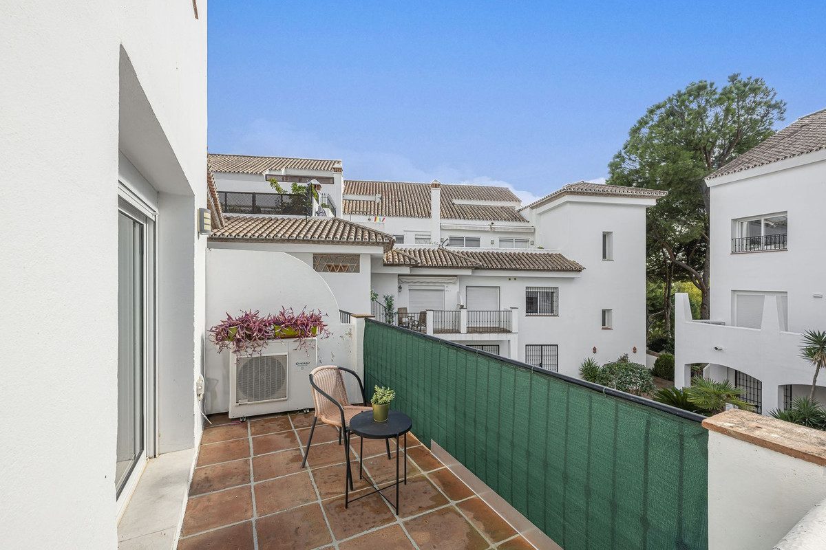Middle Floor Apartment in Marbella, Costa del Sol – 2 beds – 499000 € - photo 14 of 33