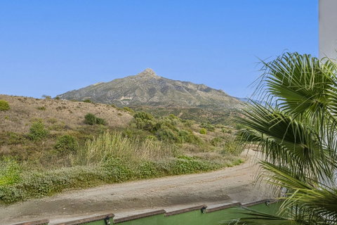 Middle Floor Apartment in Marbella, Costa del Sol – 2 beds – 499000 € - photo 20 of 33
