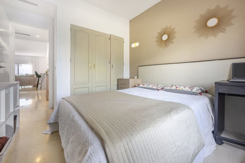 Middle Floor Apartment in Marbella, Costa del Sol – 2 beds – 499000 € - photo 22 of 33