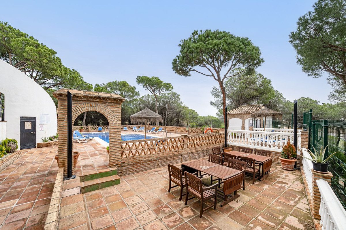 Middle Floor Apartment in Marbella, Costa del Sol – 2 beds – 499000 € - photo 29 of 33