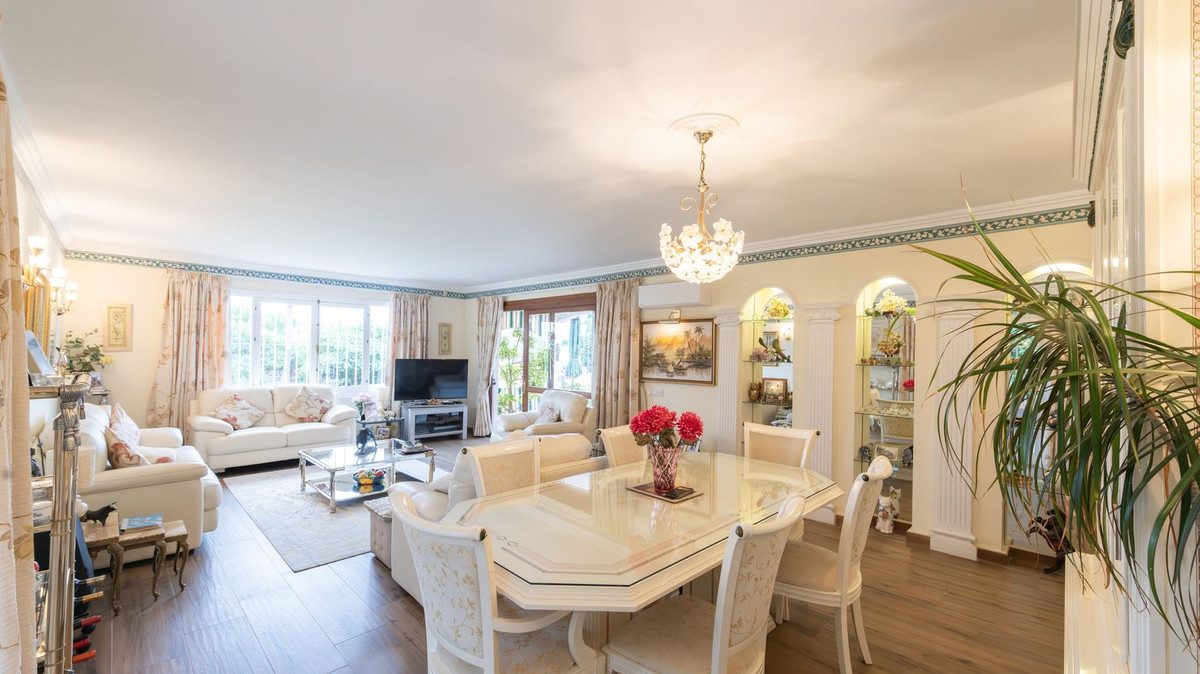 Detached Villa in Benalmadena, Costa del Sol – 3 beds – 750000 € - photo 3 of 10