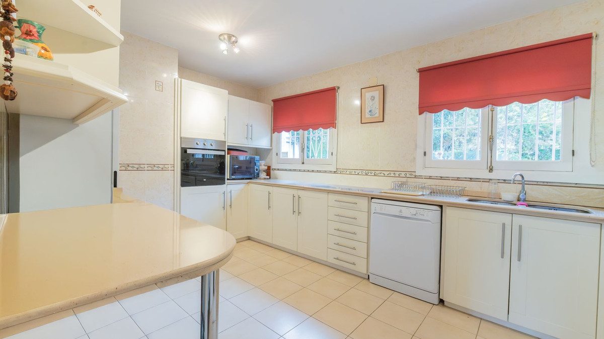 Detached Villa in Benalmadena, Costa del Sol – 3 beds – 750000 € - photo 10 of 10