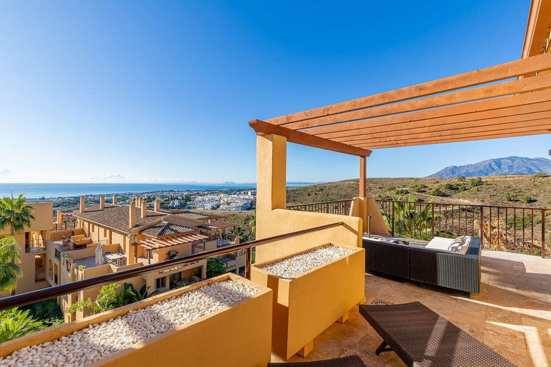 Top Floor Apartment in Benahavís, Costa del Sol – 2 beds – 680000 €