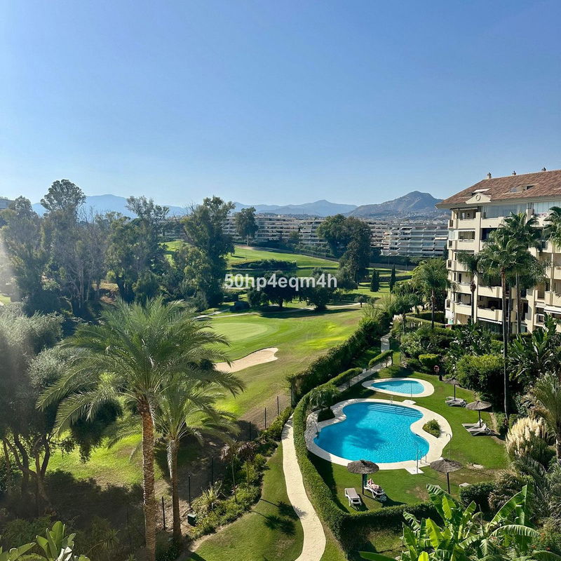 Middle Floor Apartment in Marbella, Costa del Sol – 2 beds – 436500 €