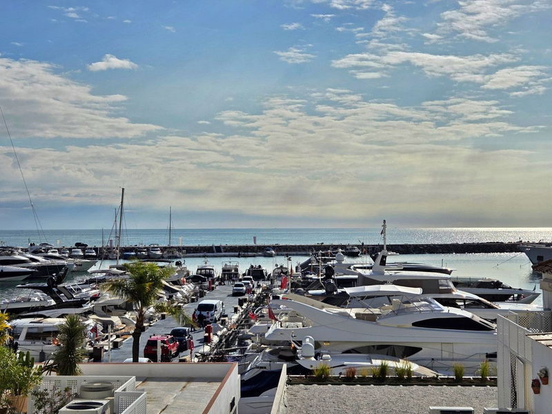 Middle Floor Studio in Marbella, Costa del Sol – 0 beds – 650000 €