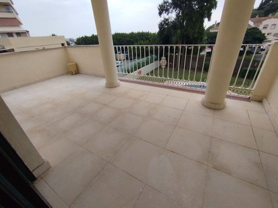 Middle Floor Apartment in Benalmadena, Costa del Sol – 2 beds – 365000 € - photo 1 of 15