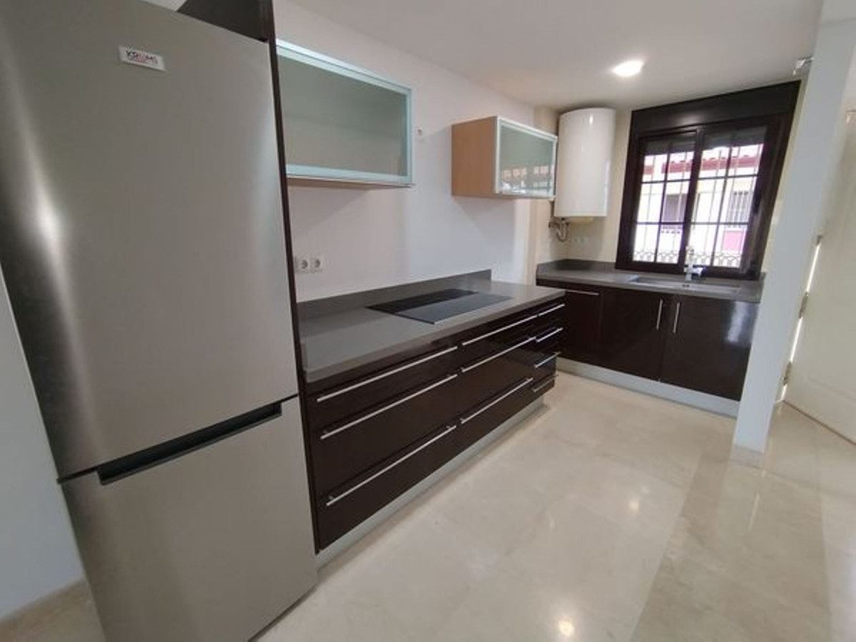 Middle Floor Apartment in Benalmadena, Costa del Sol – 2 beds – 365000 € - photo 2 of 15