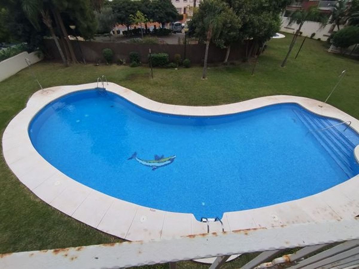 Middle Floor Apartment in Benalmadena, Costa del Sol – 2 beds – 365000 € - photo 3 of 15