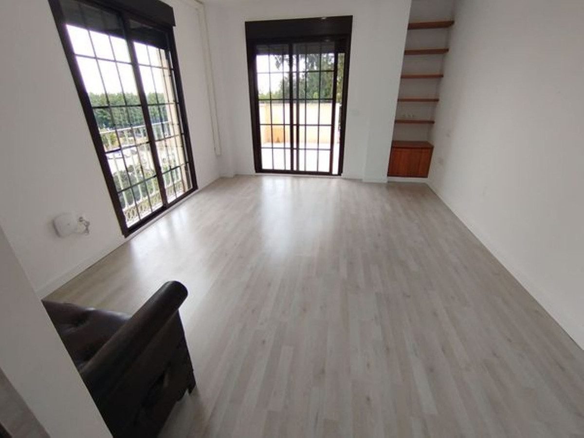 Middle Floor Apartment in Benalmadena, Costa del Sol – 2 beds – 365000 € - photo 5 of 15