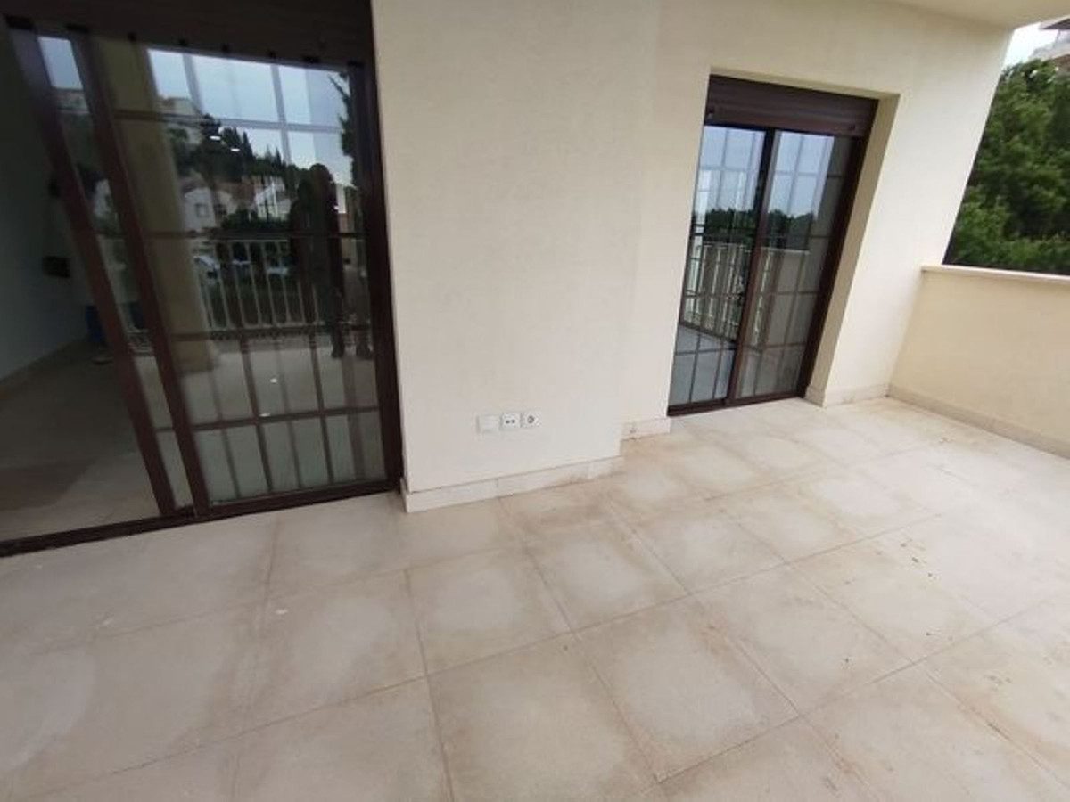 Middle Floor Apartment in Benalmadena, Costa del Sol – 2 beds – 365000 € - photo 7 of 15