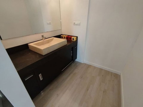 Middle Floor Apartment in Benalmadena, Costa del Sol – 2 beds – 365000 € - photo 10 of 15