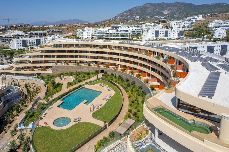 Middle Floor Apartment in Fuengirola, Costa del Sol – 2 beds – 750000 €