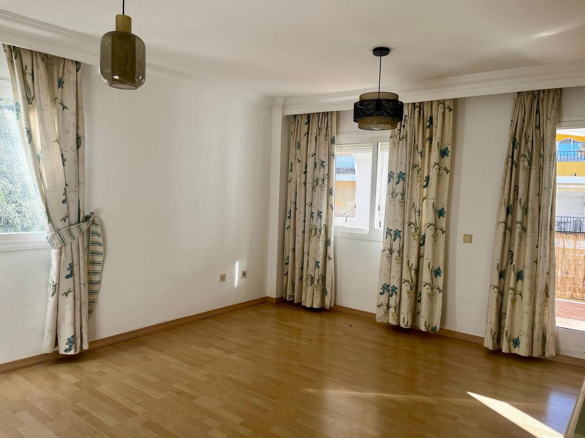 Middle Floor Apartment in Marbella, Costa del Sol – 3 beds – 665000 € - photo 5 of 24