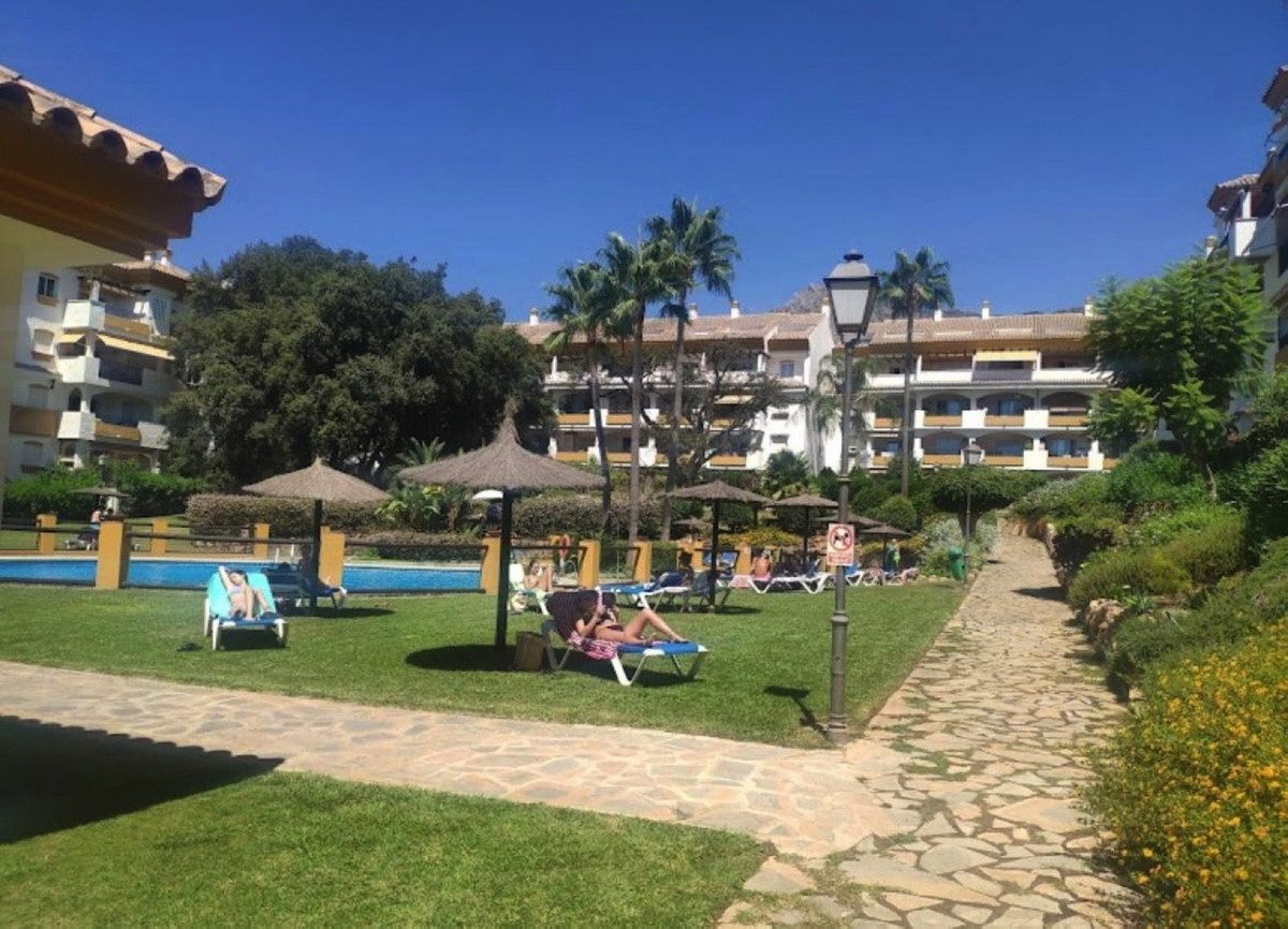Middle Floor Apartment in Marbella, Costa del Sol – 3 beds – 665000 € - photo 22 of 24