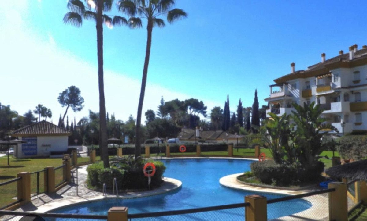 Middle Floor Apartment in Marbella, Costa del Sol – 3 beds – 665000 € - photo 23 of 24