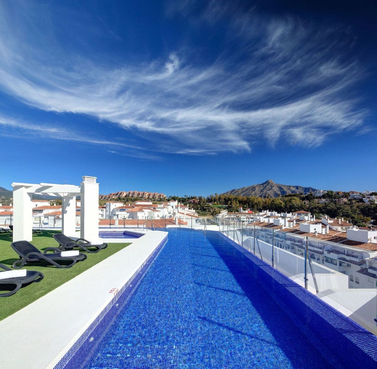 Middle Floor Apartment in Marbella, Costa del Sol – 3 beds – 420000 € - photo 2 of 18