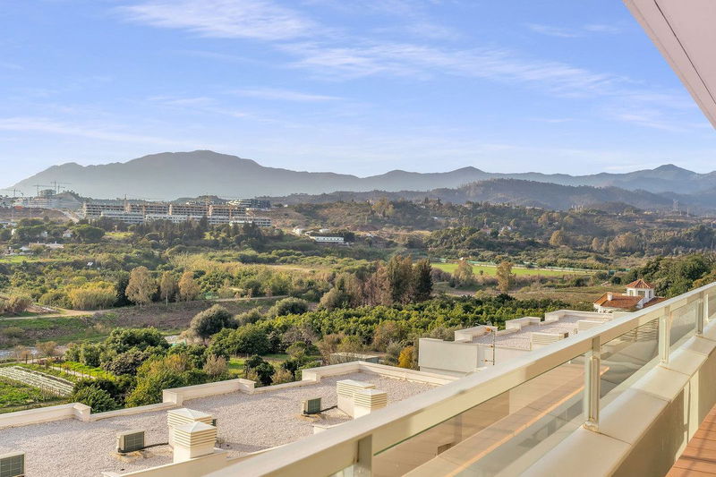 Middle Floor Apartment in Estepona, Costa del Sol – 2 beds – 410000 €