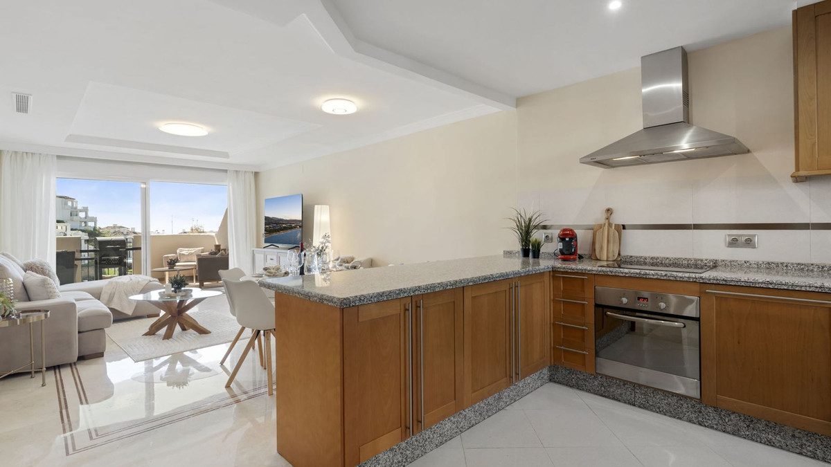 Middle Floor Apartment in Marbella, Costa del Sol – 2 beds – 575000 € - photo 7 of 23