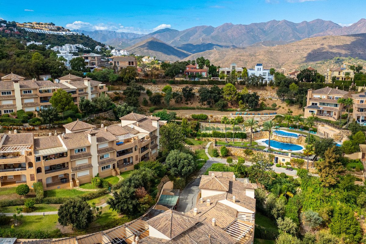 Middle Floor Apartment in Marbella, Costa del Sol – 2 beds – 379000 € - photo 2 of 23