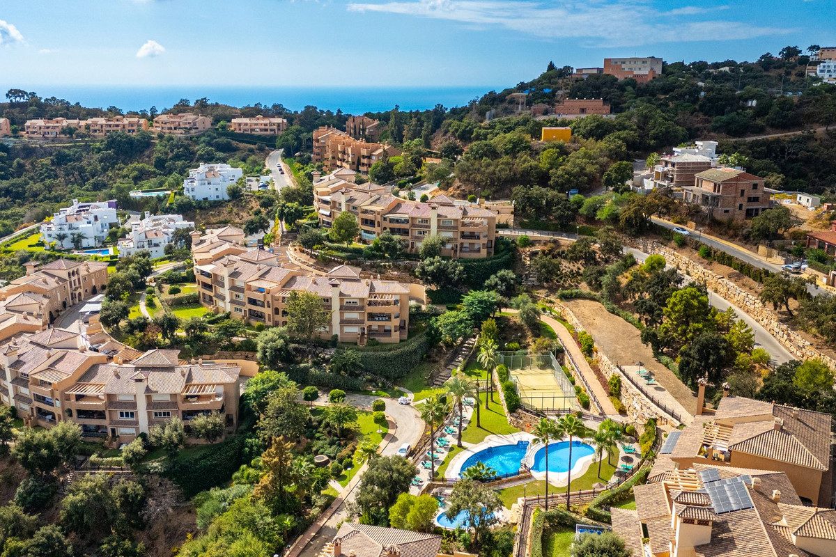 Middle Floor Apartment in Marbella, Costa del Sol – 2 beds – 379000 € - photo 9 of 23