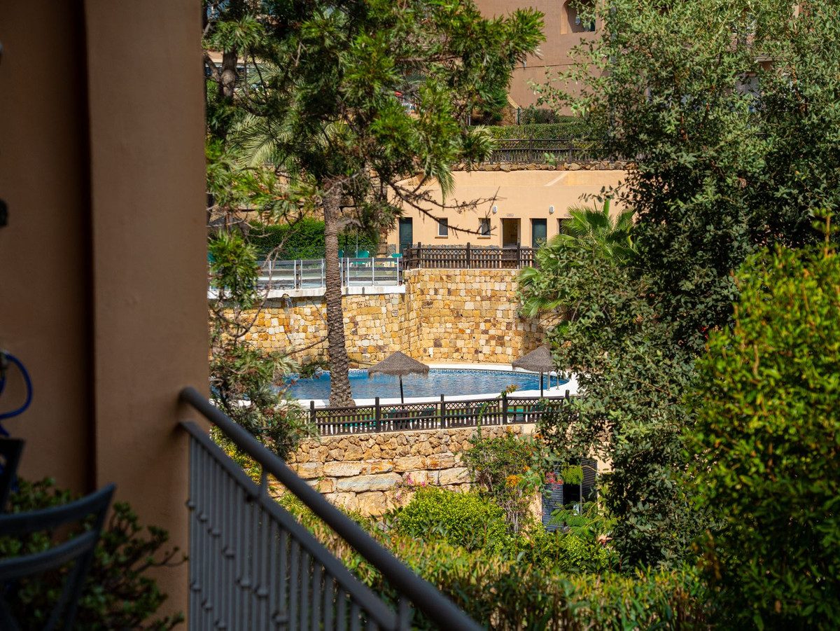 Middle Floor Apartment in Marbella, Costa del Sol – 2 beds – 379000 € - photo 18 of 23